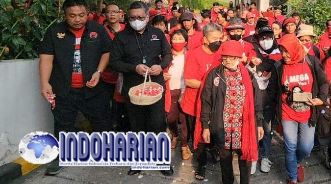 Peringati Peristiwa Kudatuli, PDIP Tabur Bunga - Indoharian