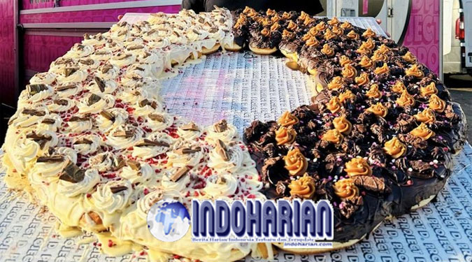 Fantastis! Bakery Buat Donat Raksasa 40 Kg Fantastis! Bakery Buat Donat Raksasa 40 Kg