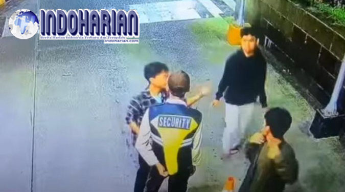 Viral! Preman Palak Remaja SMP Di Mal Jaktim Viral! Preman Palak Remaja SMP Di Mal Jaktim