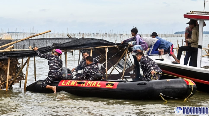 Akhirnya Nelayan dan TNI AL Serta KKP Bersatu untuk Bongkar Pagar Laut Tangerang