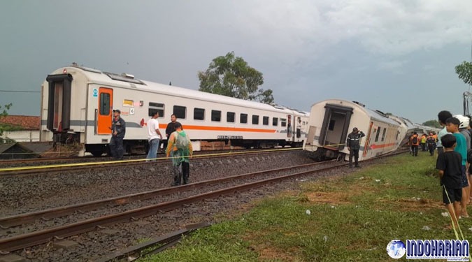 Permalink to Kereta Purwojaya Anjlok di Kedunggede Permalink to Kereta Purwojaya Anjlok di Kedunggede