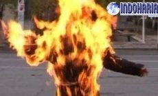 Permalink to Ngeri!! Dua Orang Pejalan Kaki Dilempar Molotov