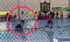 Permalink to Viral Atlet Futsal Ditendang Pemain Saat Sujud Syukur