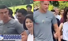 Permalink to Viral! Cristiano Ronaldo Digandeng Wanita Singapura