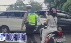 Permalink to Nekat!! Wanita Ini Mengacungkan Jari Tengah Ke Polisi Hanya Karena Hal Ini