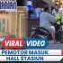 Permalink to Viral Video Pria Naik Motor Masuk ke Stasiun Jogja