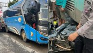 Permalink to Polisi Ganjal Bus Mundur Dengan Memakai Motornya
